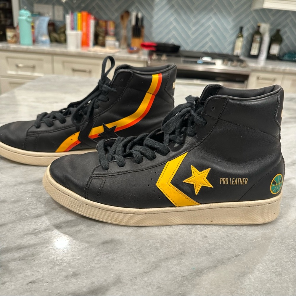 Converse All Star Black High Top Sneakers Pro Leather Roswell Rayguns Size 9